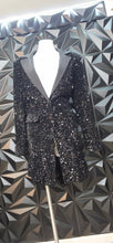 Load image into Gallery viewer, Fashion Nova long sequin blazer          sz 2x (14/16)
