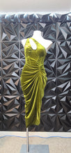 Load image into Gallery viewer, Pretty little Things green dress            sz 8-10
