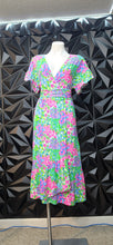 Load image into Gallery viewer, Lily Pultizer floral print baby doll dress            sz medium-10
