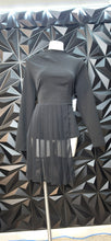 Load image into Gallery viewer, Fashion to figure black top                sz large  Disclaimer: 1 button broken (doesnt effect the wear)
