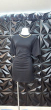 Load image into Gallery viewer, H &amp; M chain tee              sz sm/medium
