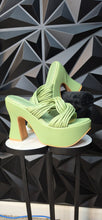 Load image into Gallery viewer, Azaela Wang green chunky heels       sz 6  Disclaimer: some scuffs (pictured)
