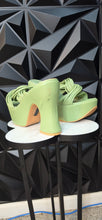 Load image into Gallery viewer, Azaela Wang green chunky heels       sz 6  Disclaimer: some scuffs (pictured)
