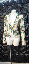 Load image into Gallery viewer, Floral print blazer           sz untagged, best fitting sz lrg
