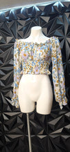 Load image into Gallery viewer, Floral print off shoulder crop top        sz lrg
