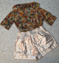 Load image into Gallery viewer, Rose gold shorts/floral top 2 piece set   sz medium
