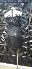 Load image into Gallery viewer, Nite formal sequin dress        sz 6

