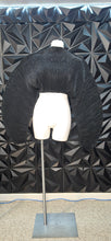 Load image into Gallery viewer, Crop black scrunch top             sz sm-large
