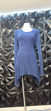 Load image into Gallery viewer, Rhinestone hooded top        sz untagged, fitting sz sm-lrg
