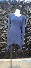 Load image into Gallery viewer, Rhinestone hooded top        sz untagged, fitting sz sm-lrg
