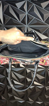 Load image into Gallery viewer, Vogue patent leather handbag
