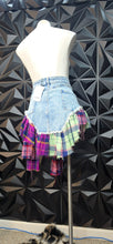 Load image into Gallery viewer, NWT Akira flannel skirt        sz xl, best fitting sz 10/12

