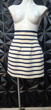 Load image into Gallery viewer, Gap flare stripe skirt          sz medium-large
