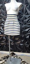 Load image into Gallery viewer, Gap flare stripe skirt          sz medium-large
