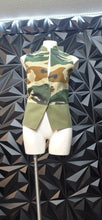 Load image into Gallery viewer, Camo vest                        sz untagged, best fit sz small

