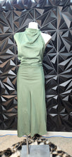 Load image into Gallery viewer, Pretty Garden long green dress               sz xlrg
