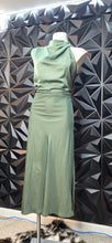 Load image into Gallery viewer, Pretty Garden long green dress               sz xlrg
