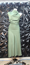 Load image into Gallery viewer, Pretty Garden long green dress               sz xlrg
