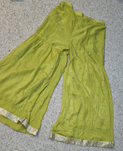 Load image into Gallery viewer, Wide leg fit and flare pant       sz lrg 12-14
