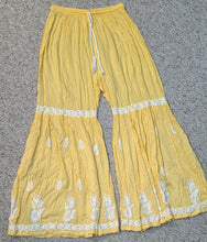 Load image into Gallery viewer, Yelllow embroidered wide leg pant           sz 14-16/18
