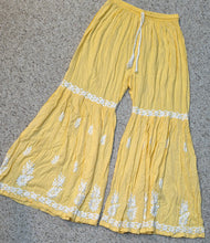 Load image into Gallery viewer, Yelllow embroidered wide leg pant           sz 14-16/18
