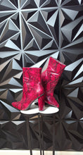 Load image into Gallery viewer, Fashion nova reptile print heels            sz 11
