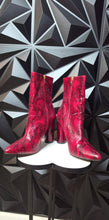 Load image into Gallery viewer, Fashion nova reptile print heels            sz 11
