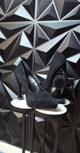 Load image into Gallery viewer, Vince Camuto black heels         sz  8.5
