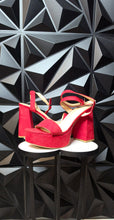 Load image into Gallery viewer, New Charlotte Russe red platform heels          sz 10
