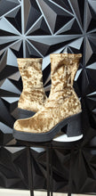 Load image into Gallery viewer, Steve Madden velour booties            sz 8
