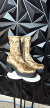 Load image into Gallery viewer, Steve Madden velour booties            sz 8
