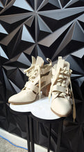 Load image into Gallery viewer, New Shoe dazzle caged booties         sz 9
