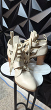 Load image into Gallery viewer, New Shoe dazzle caged booties         sz 9
