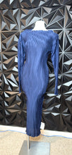 Load image into Gallery viewer, NWT Asos pleated dress          sz 2-xlrg
