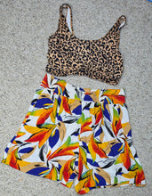Load image into Gallery viewer, Melrose multicolor shorts            sz 14
