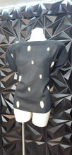 Load image into Gallery viewer, Unbranded dramatic shoulder blouse             sz 18, best fitting sz 14/16
