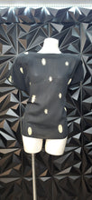 Load image into Gallery viewer, Unbranded dramatic shoulder blouse             sz 18, best fitting sz 14/16
