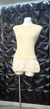 Load image into Gallery viewer, Vera wang sleveless sweater           sz xlrg

