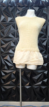 Load image into Gallery viewer, Vera wang sleveless sweater           sz xlrg
