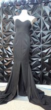 Load image into Gallery viewer, Long black sleeveless mermaid dress                sz medium
