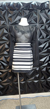Load image into Gallery viewer, White house black market set  sz 6
