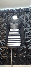Load image into Gallery viewer, White house black market set  sz 6
