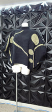 Load image into Gallery viewer, Black and Golf poncho top       sz med-1x
