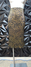 Load image into Gallery viewer, NWT New York &amp; co animal print skirt            sz xl (best fitting sz 18-20

