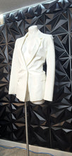 Load image into Gallery viewer, The Drop white blazer              sz medium
