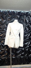 Load image into Gallery viewer, The Drop white blazer              sz medium
