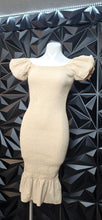Load image into Gallery viewer, Simplee scrunch dress                  sz small
