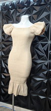 Load image into Gallery viewer, Simplee scrunch dress                  sz small
