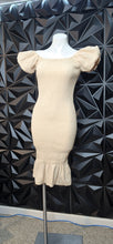 Load image into Gallery viewer, Simplee scrunch dress                  sz small
