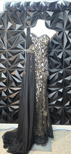 Load image into Gallery viewer, Delucci Vetan formal lace dress          sz 8
